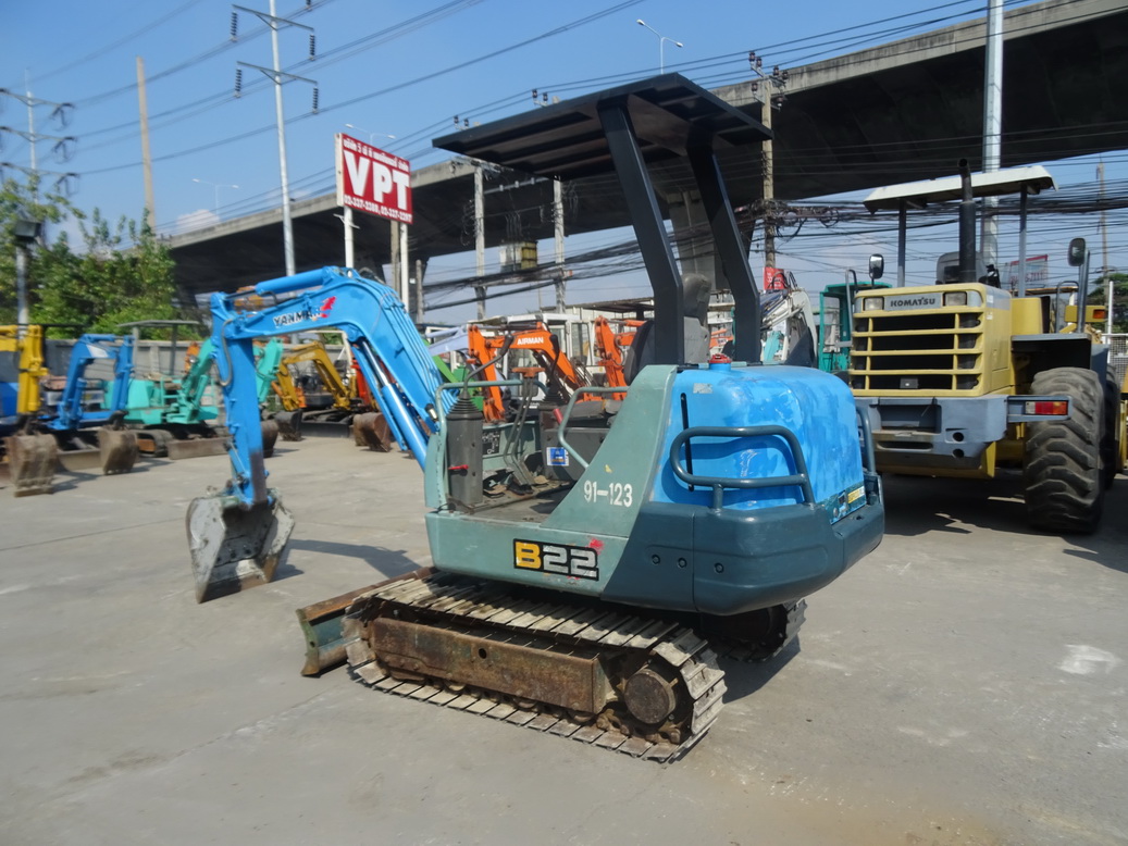 รถแม็คโคร Yanmar B22-2