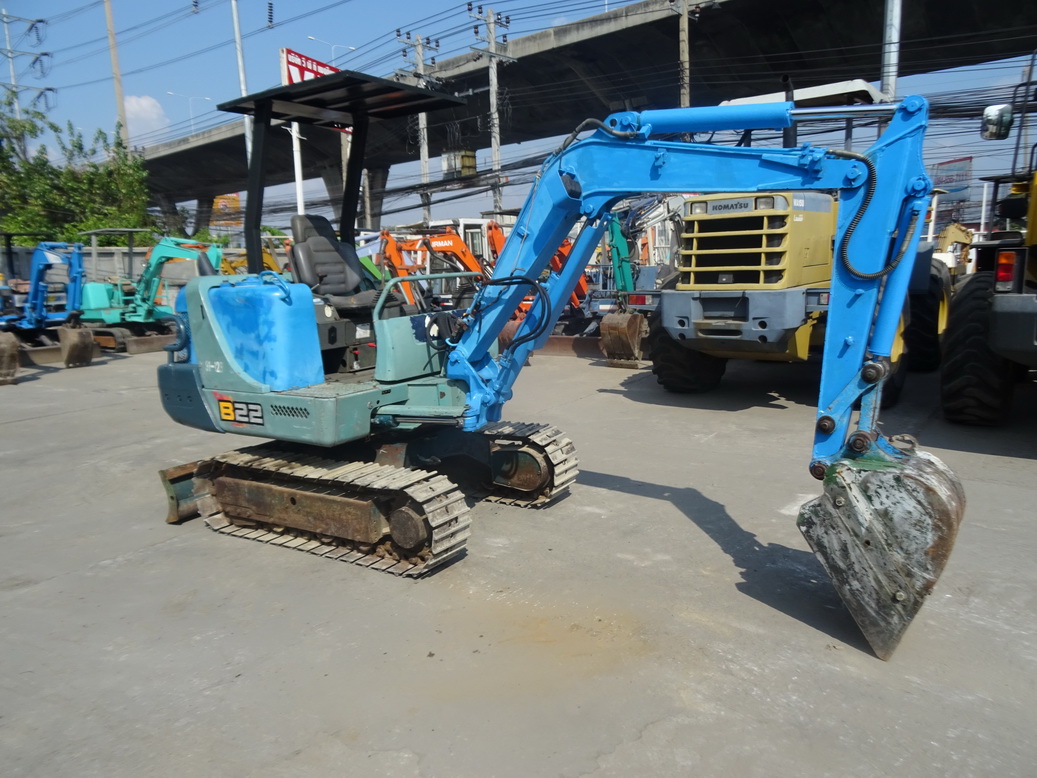 รถแม็คโคร Yanmar B22-2