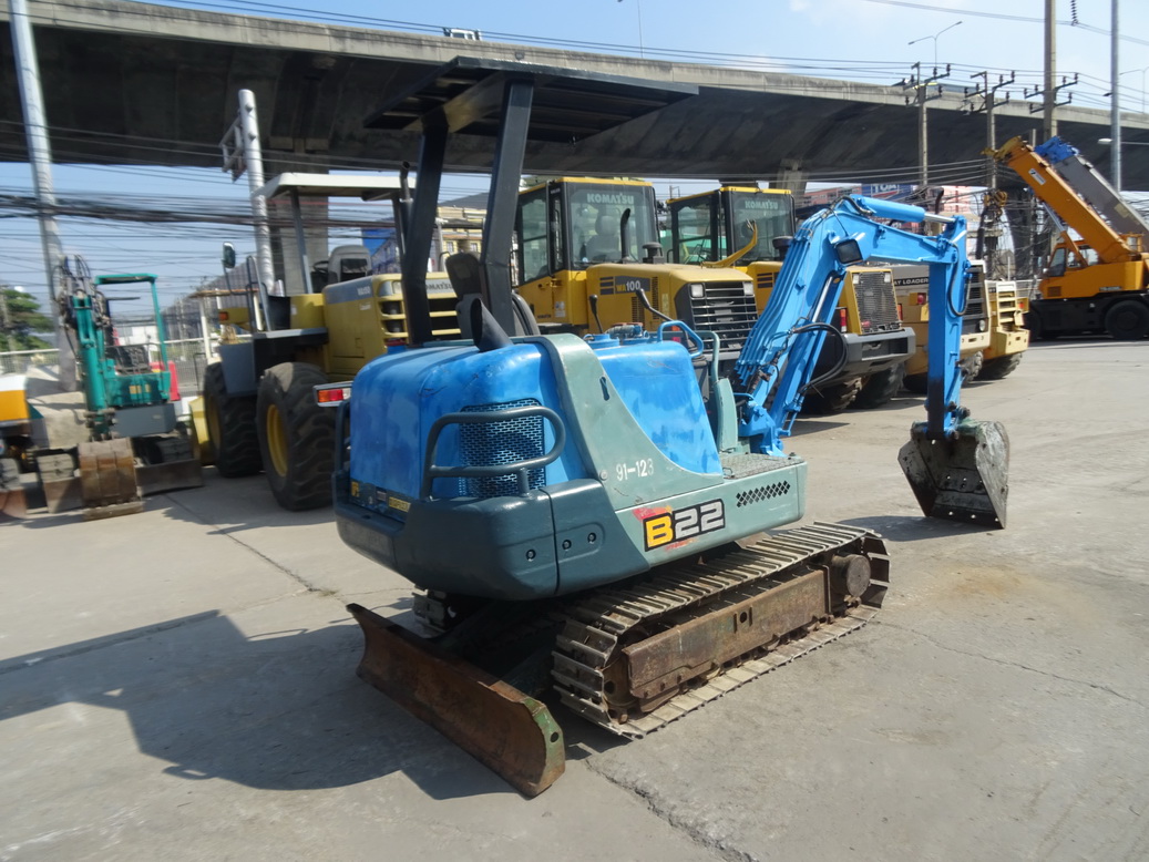 รถแม็คโคร Yanmar B22-2