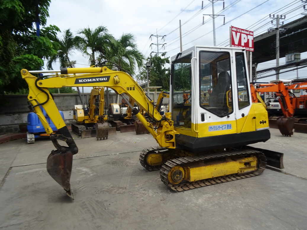 รถขุด Komatsu PC20-5