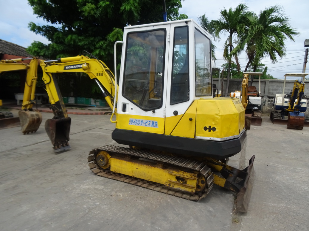 รถขุด Komatsu PC20-5