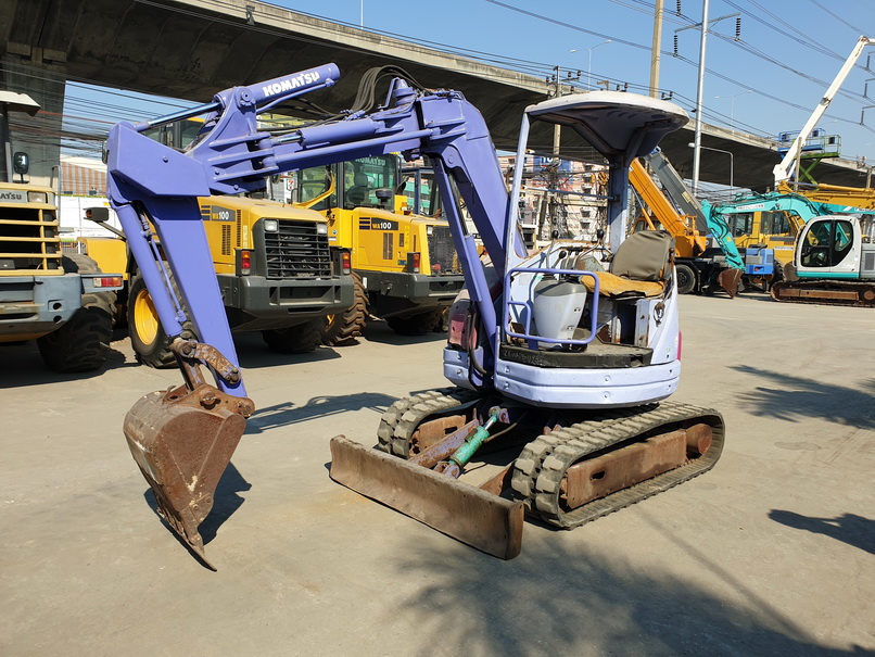 รถแม็คโครเล็ก Komatsu PC28UU-2E