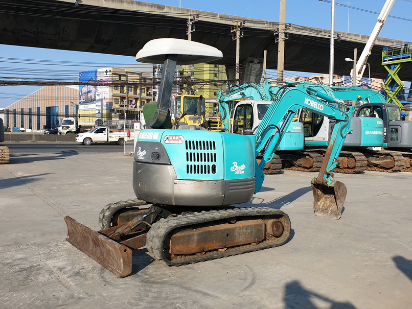 รถขุดเล็ก Kobelco SK25SR