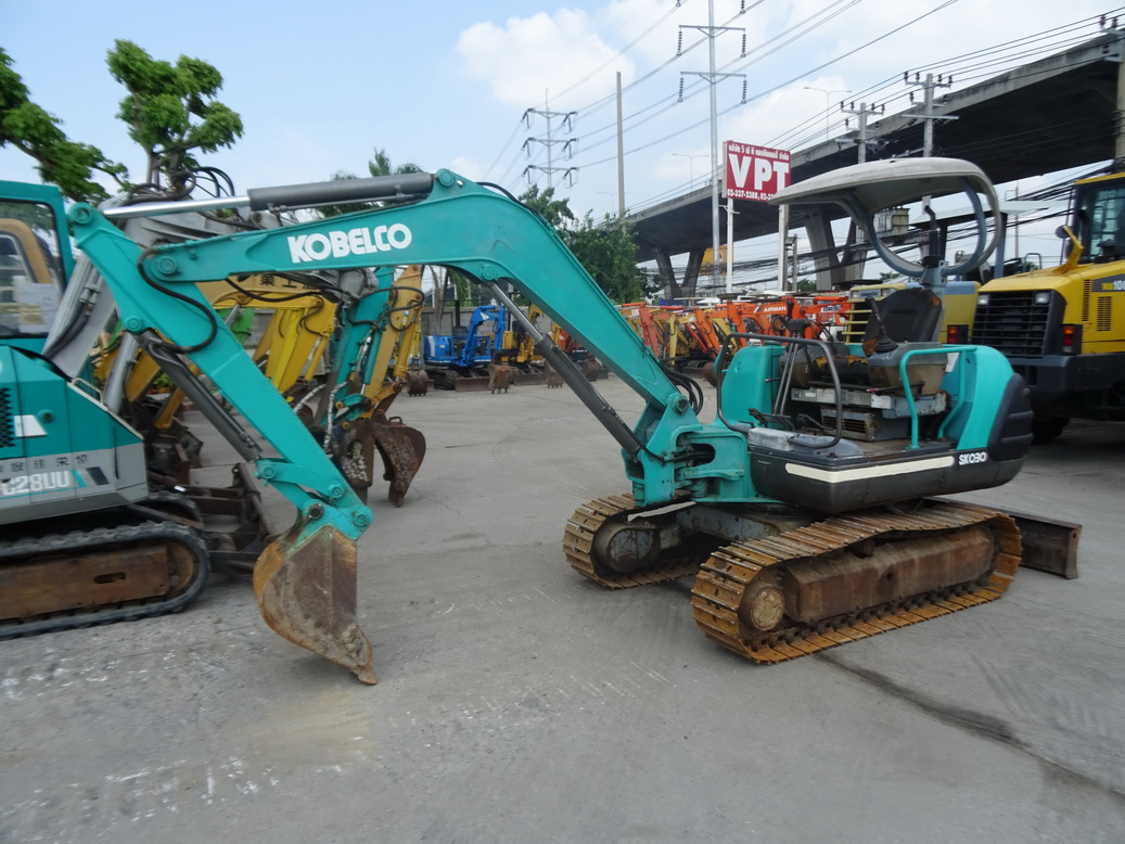 รถขุด Kobelco SK030