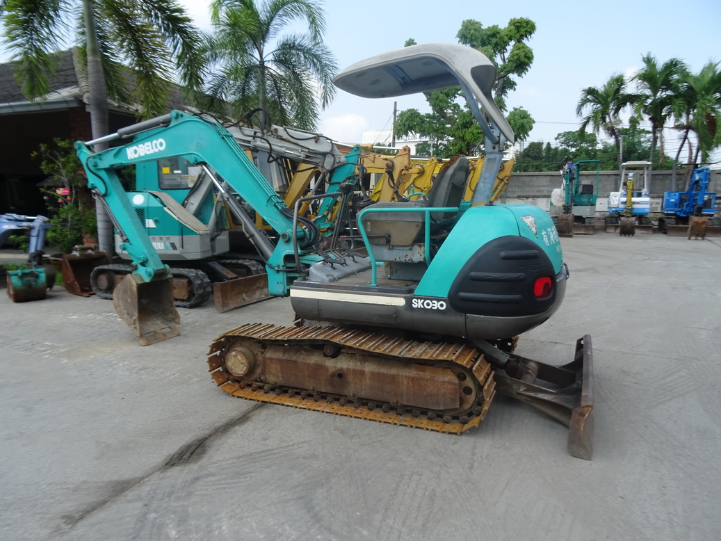 รถขุด Kobelco SK030