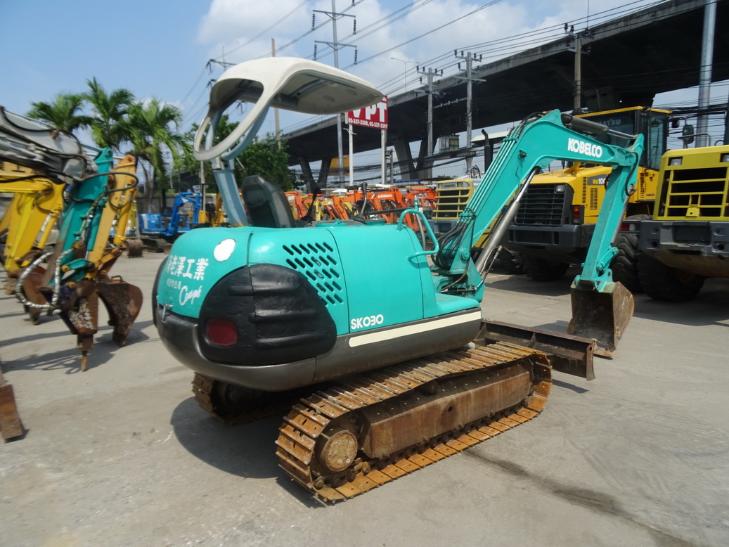 รถขุด Kobelco SK030