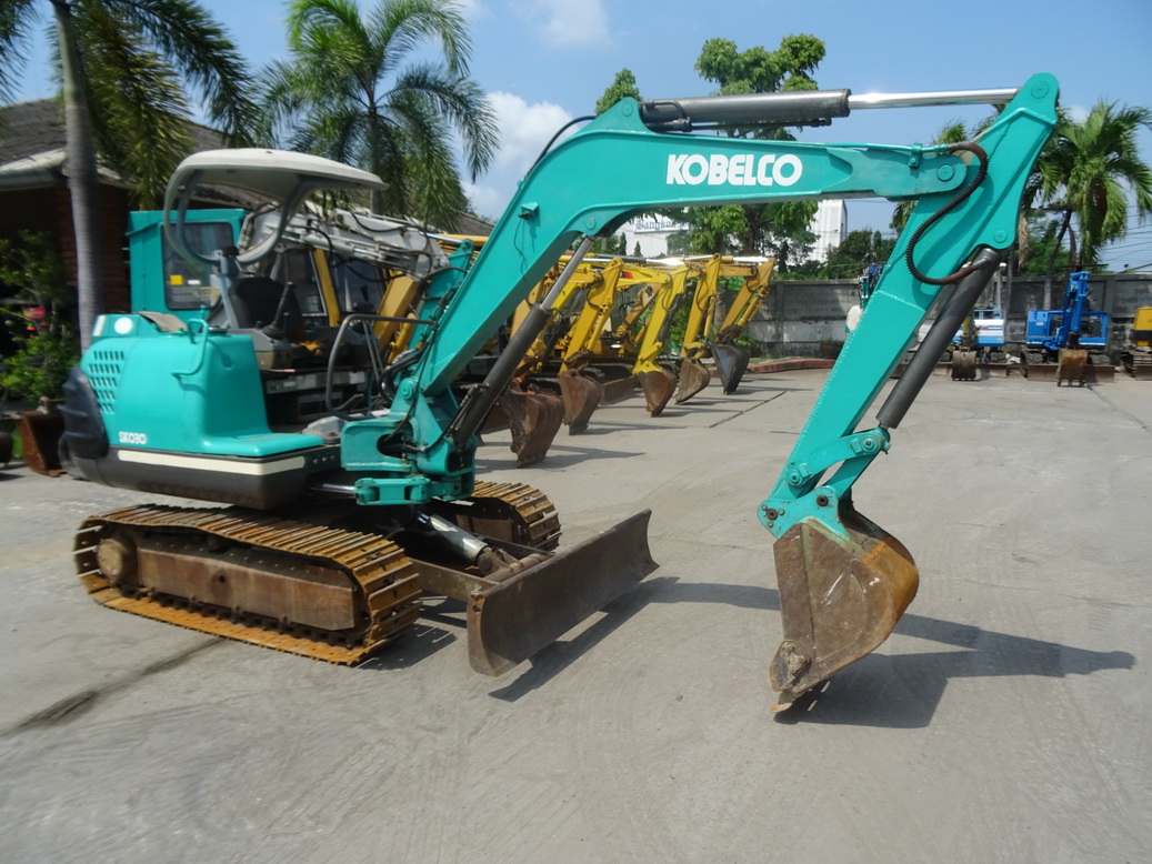 รถขุด Kobelco SK030