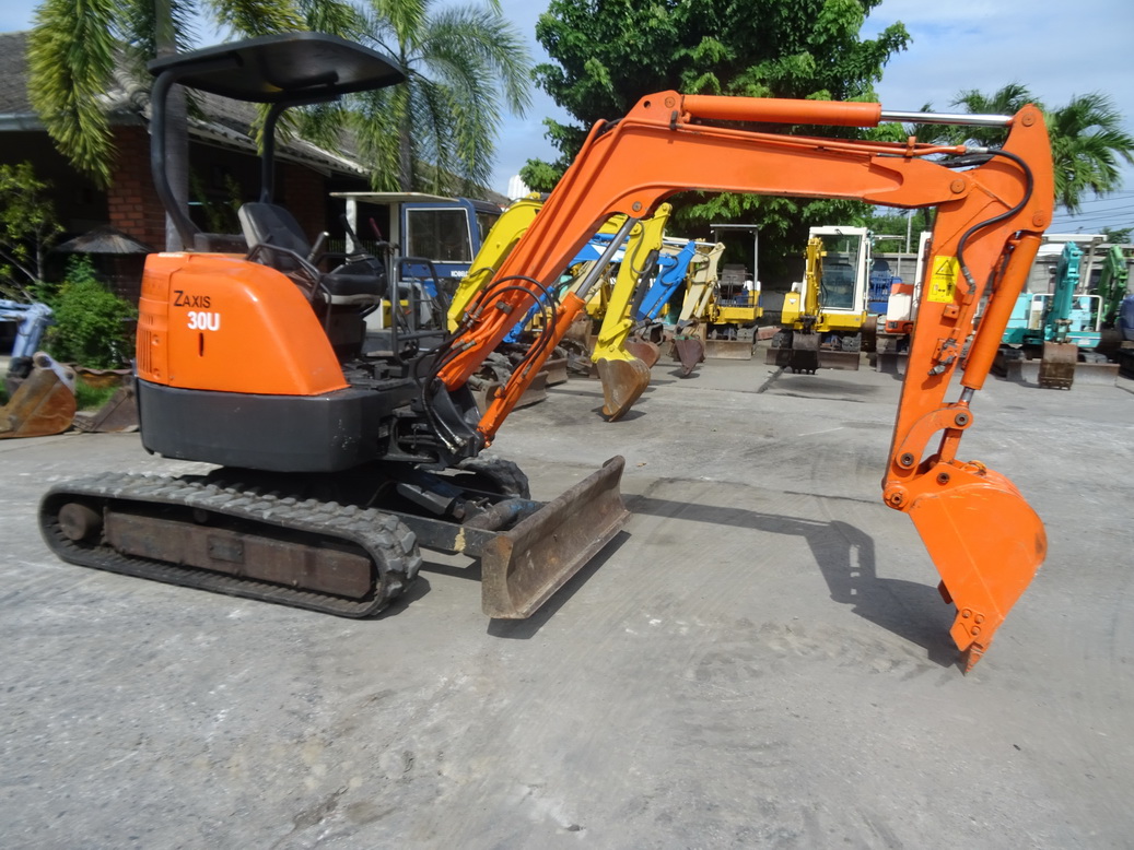 รถขุด Hitachi ZX30U