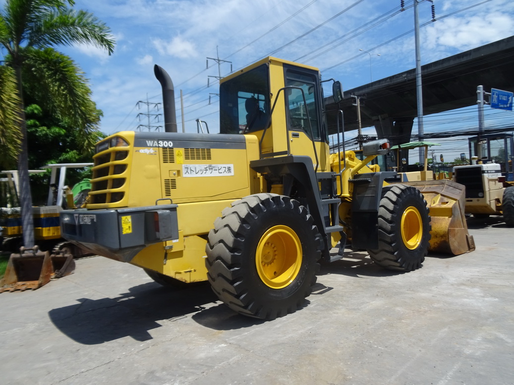 รถตัก Komatsu WA300-3